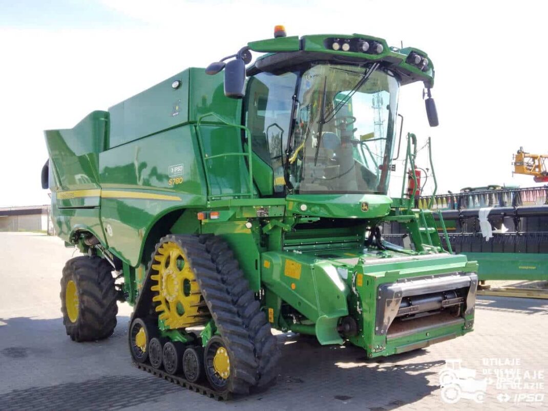 John Deere S780i + Header paioase