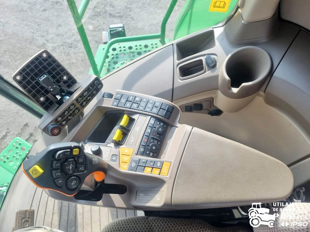 John Deere S780i + Header paioase