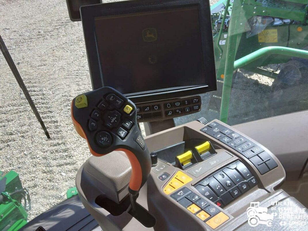 John Deere S780i + Header paioase
