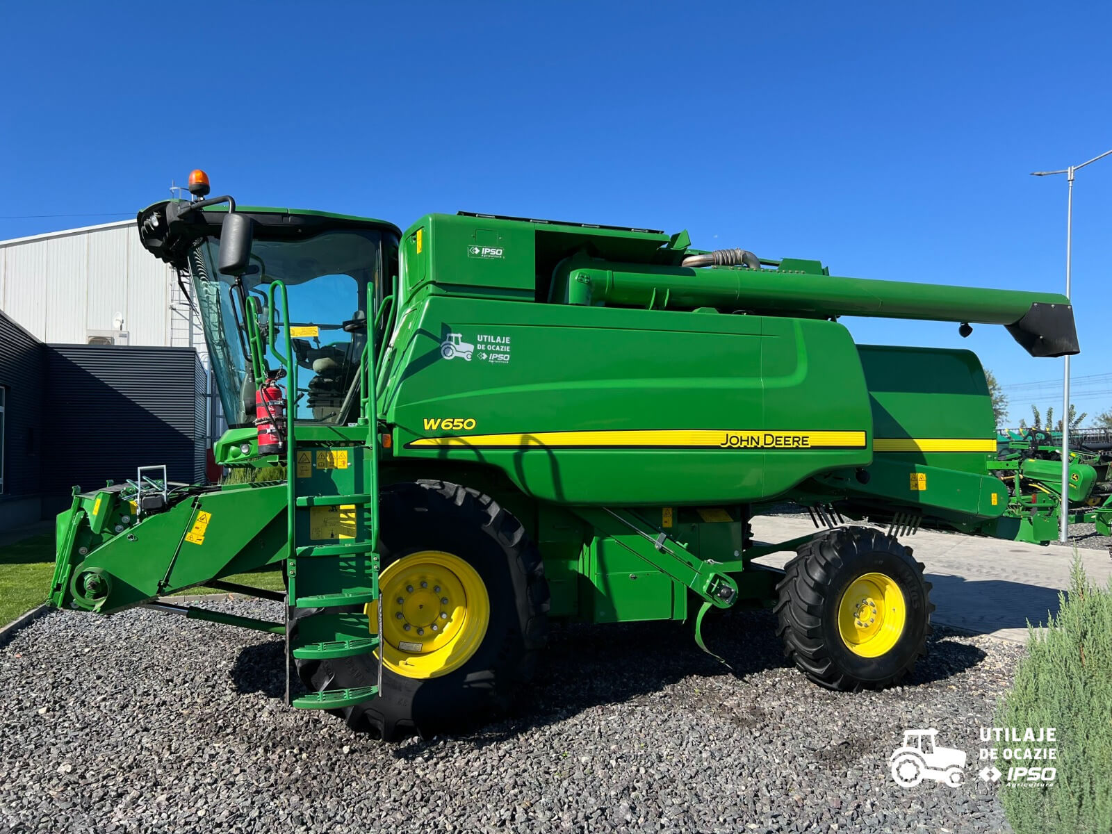 John Deere W650 + Header paioase