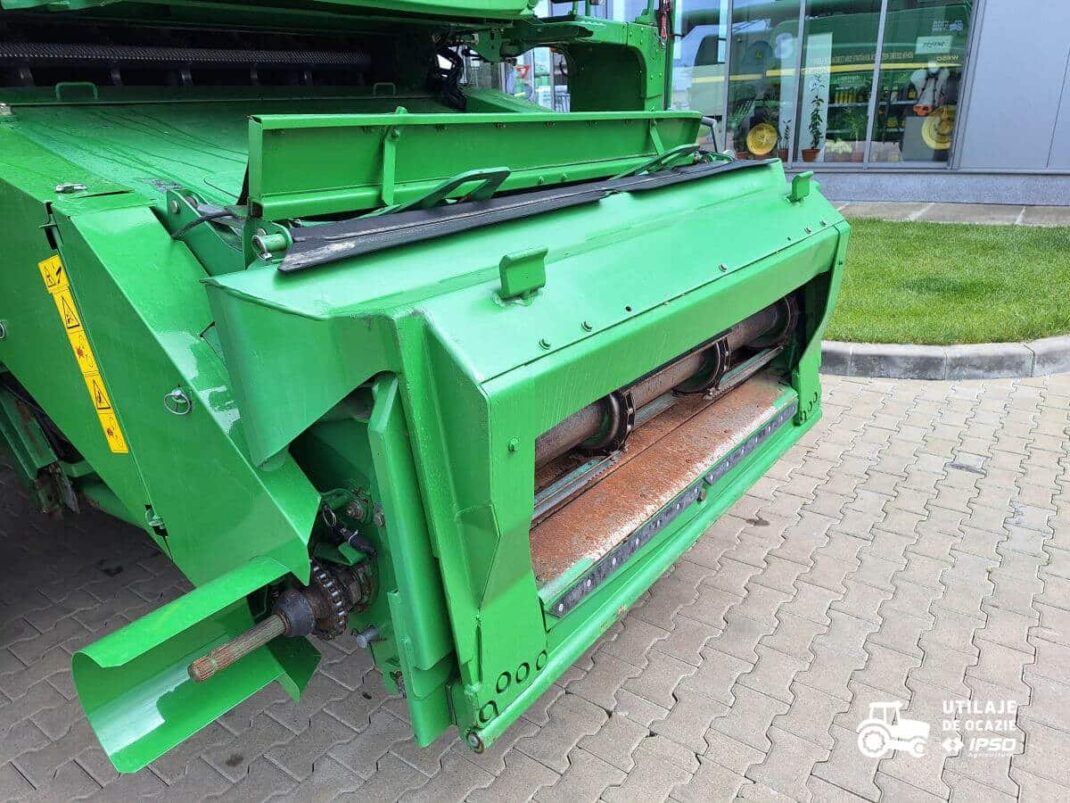 John Deere W650 + Header paioase