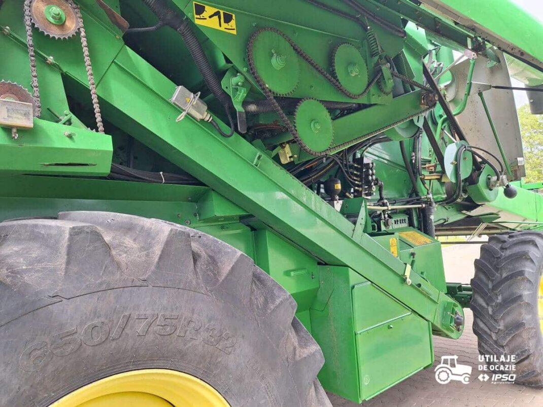 John Deere W650 + Header paioase