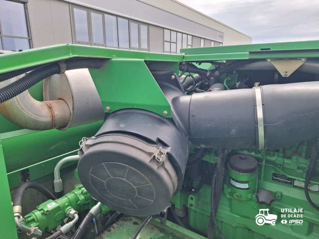 John Deere W650 + Header paioase