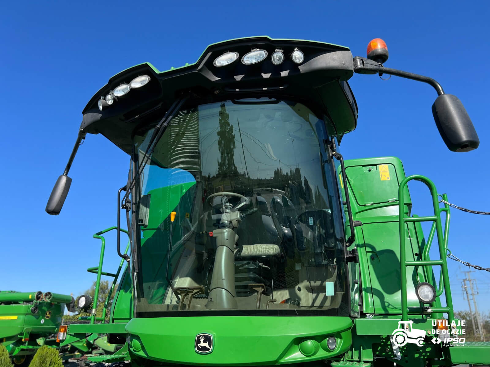 John Deere W650 + Header paioase