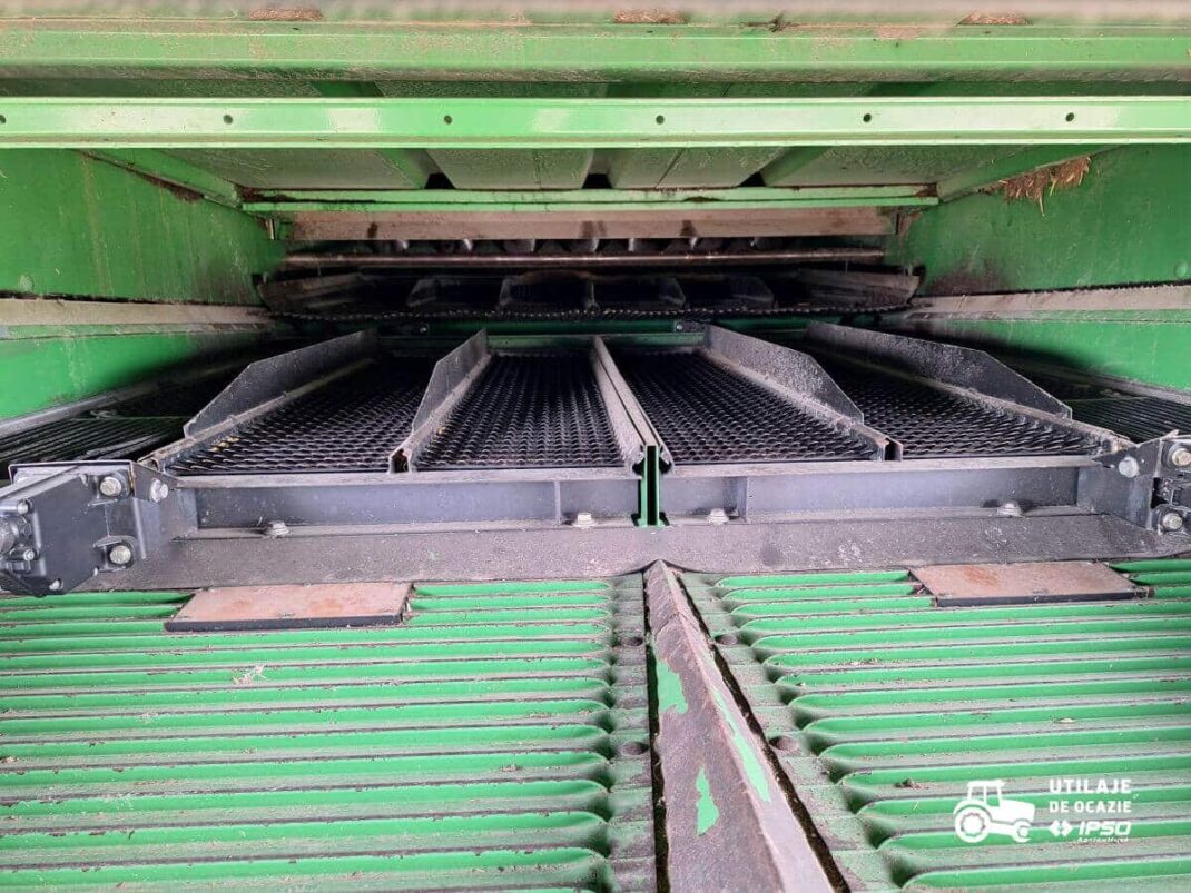 John Deere W650 + Header paioase