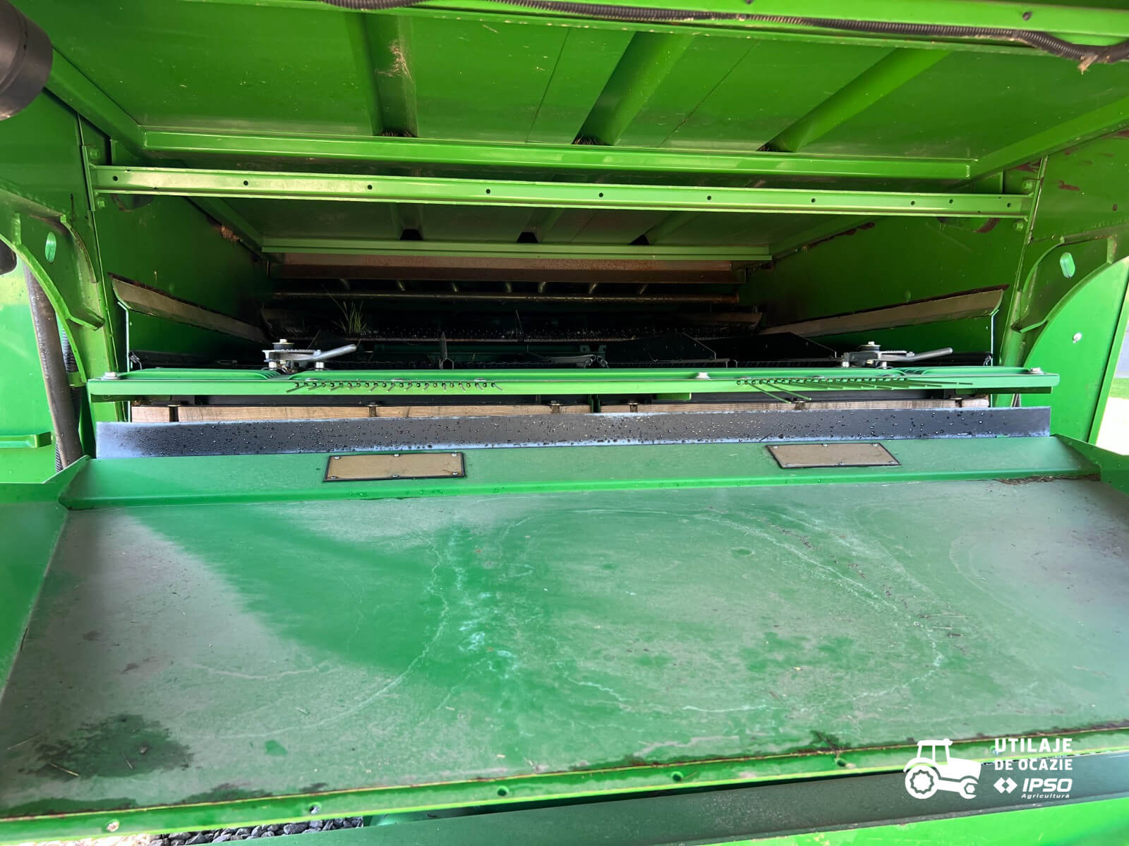 John Deere W650 + Header paioase
