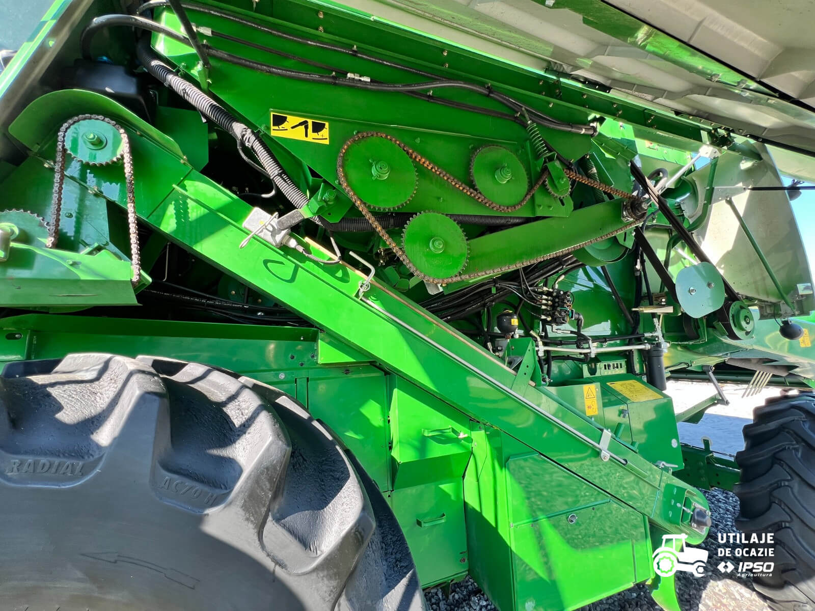 John Deere W650 + Header paioase