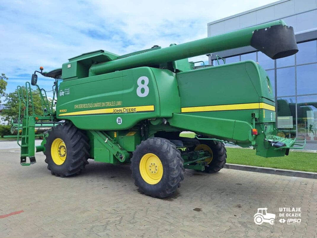 John Deere W650 + Header paioase