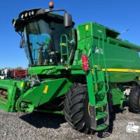 John Deere W650 + Header paioase