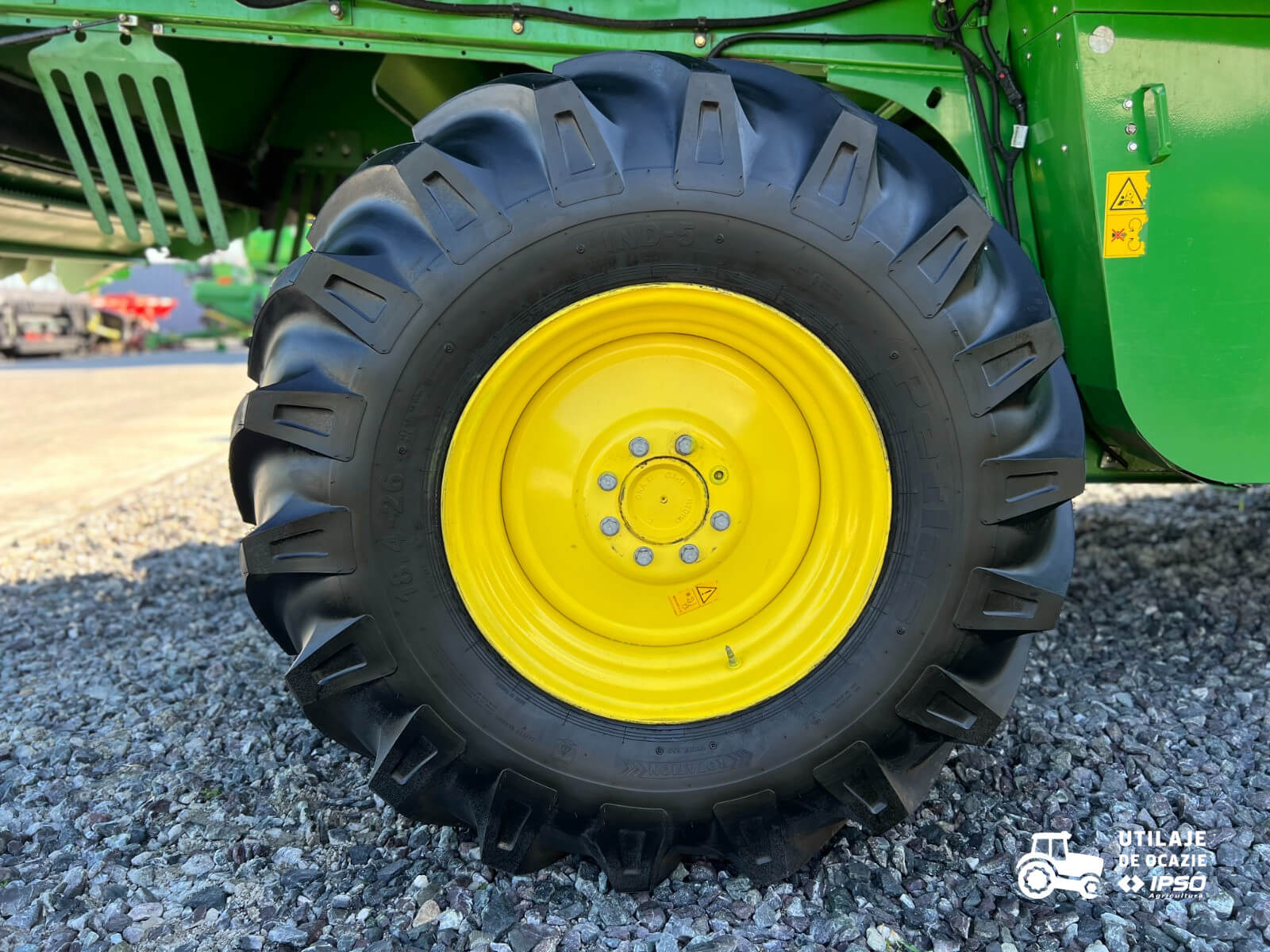 John Deere W650 + Header paioase