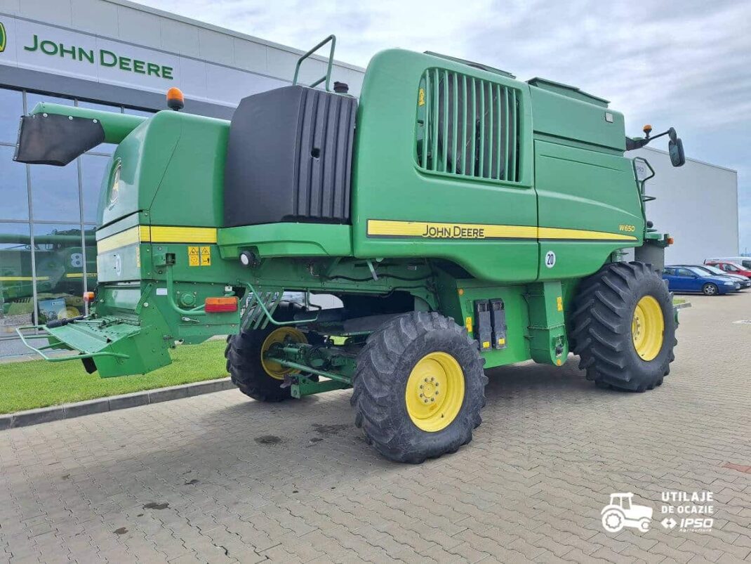 John Deere W650 + Header paioase