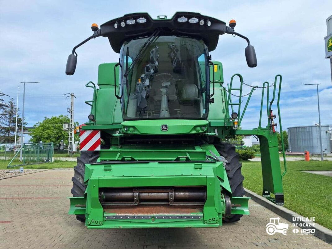 John Deere W650 + Header paioase