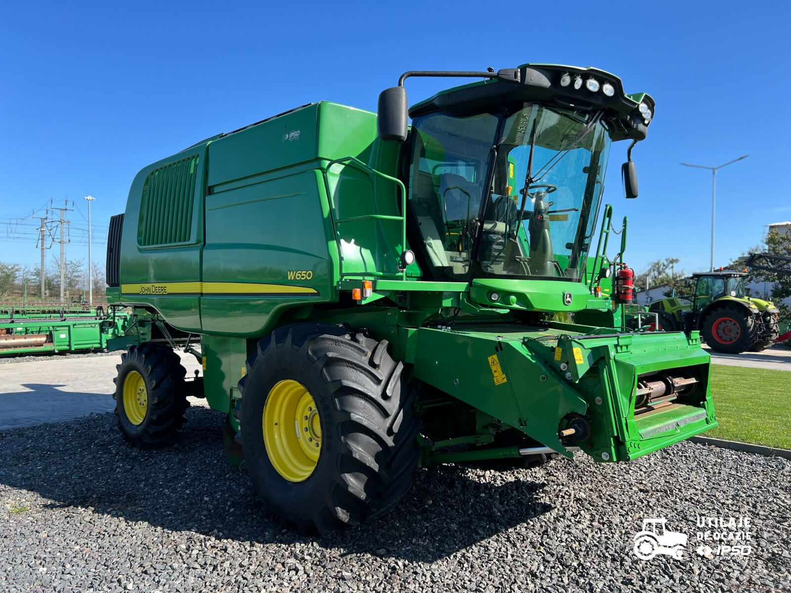 John Deere W650 + Header paioase