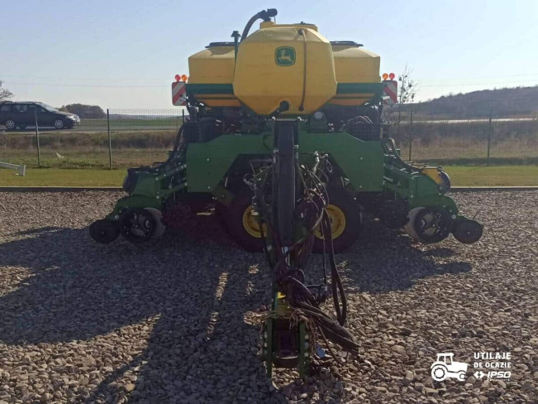 Semanatoare prasitoare John Deere DB37 ExactEmerge