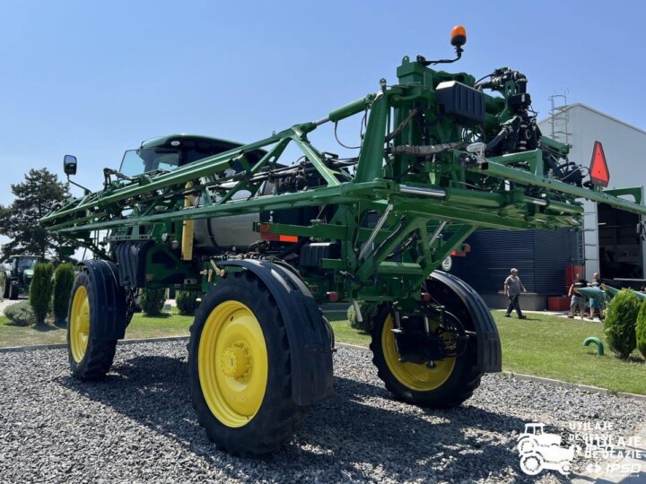 Sprayer John Deere R4030 2