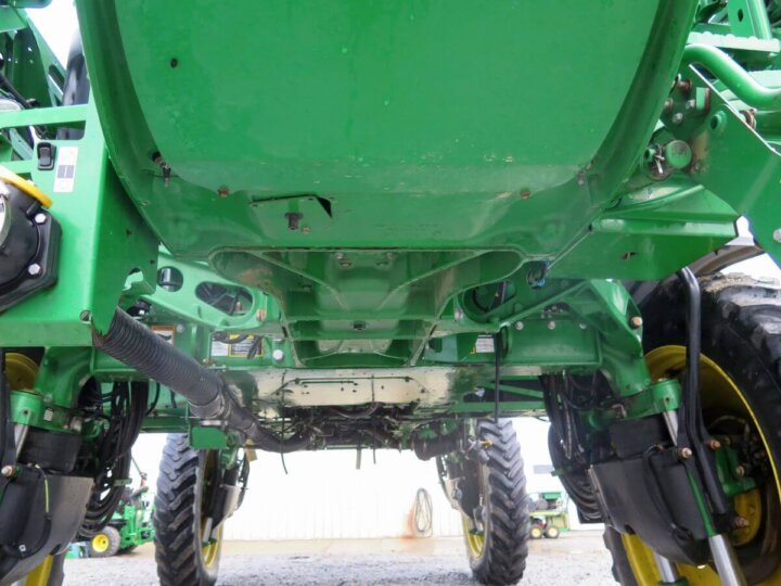 Sprayer John Deere R4038 10 1