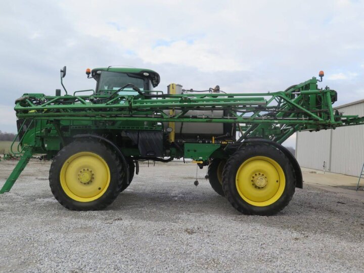 Sprayer John Deere R4038 2 1