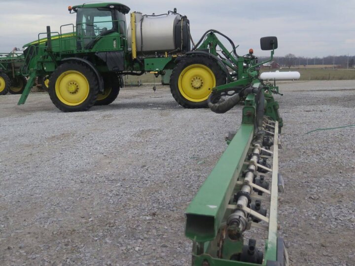 Sprayer John Deere R4038 3 1