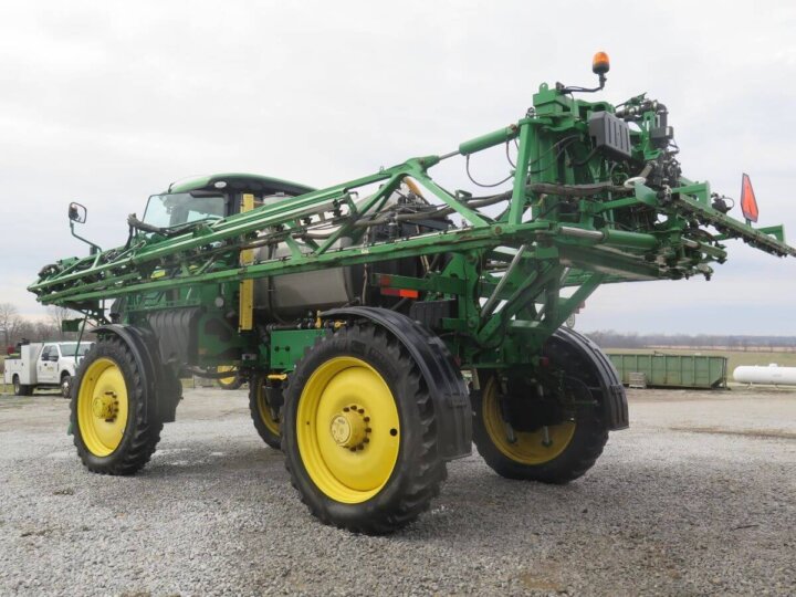 Sprayer John Deere R4038 4 1