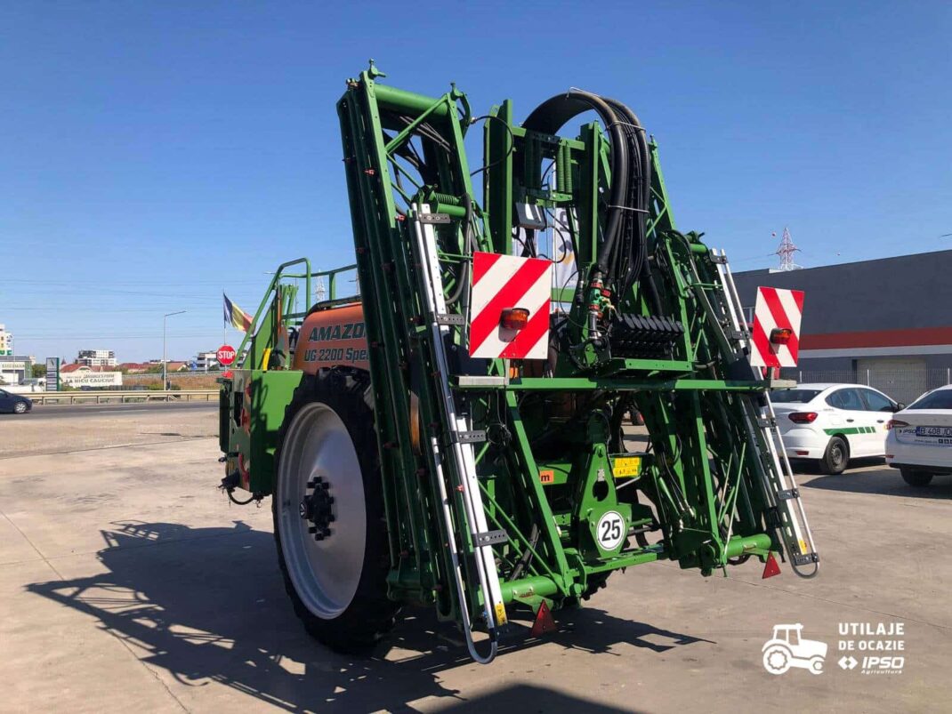 Sprayer tractat Amazone UG 2200