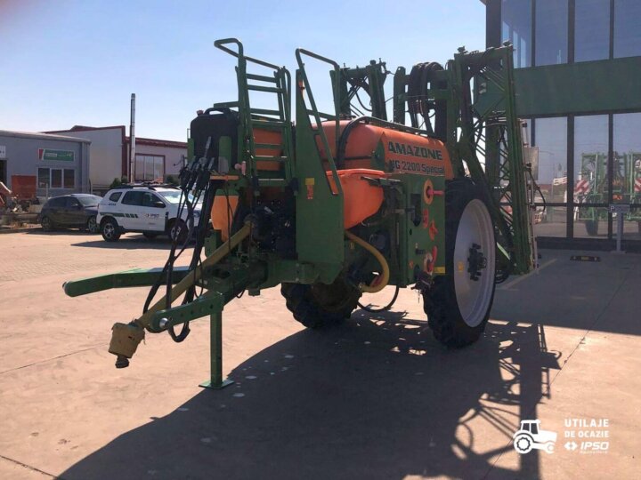 Sprayer tractat Amazone UG 2200