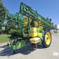 Sprayer tractat John Deere 832 1