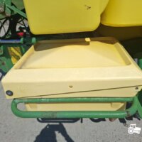 Sprayer tractat John Deere 832 10