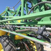 Sprayer tractat John Deere 832 12