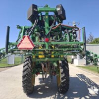 Sprayer tractat John Deere 832 4