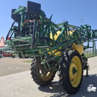 Sprayer tractat John Deere 832 5