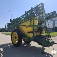 Sprayer tractat John Deere 832 7