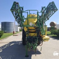 Sprayer tractat John Deere 832 8