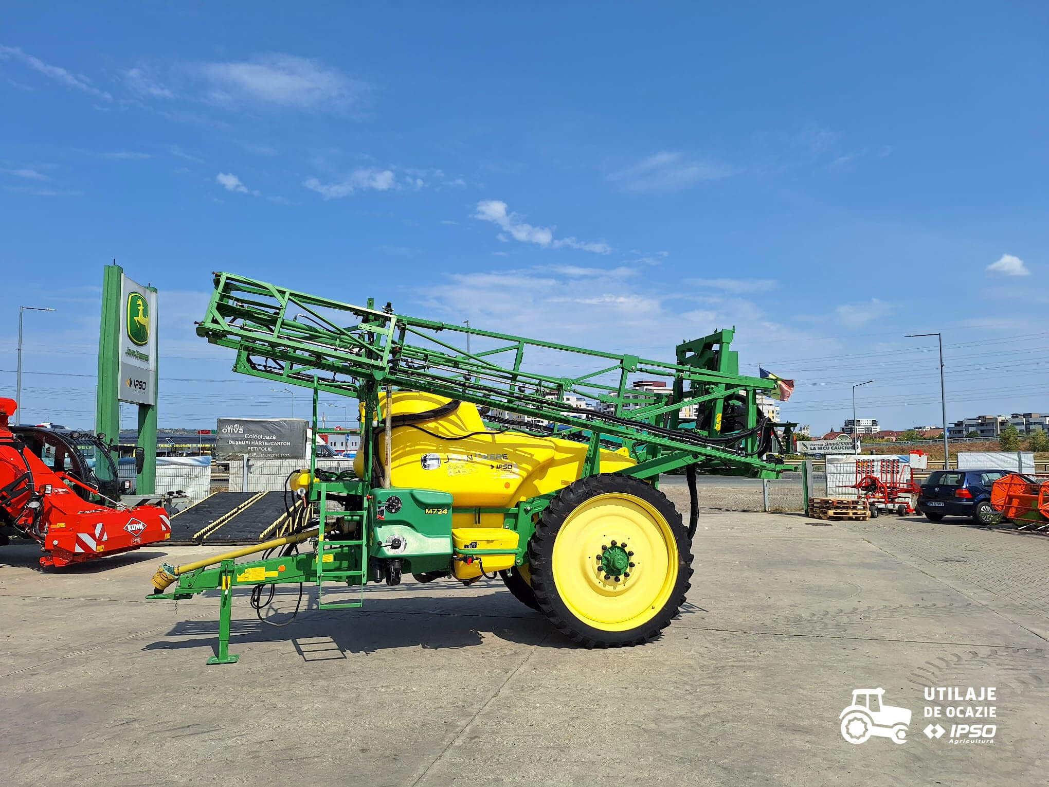 Sprayer tractat John Deere M724
