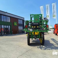 Sprayer tractat John Deere M724 2