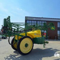 Sprayer tractat John Deere M724 3