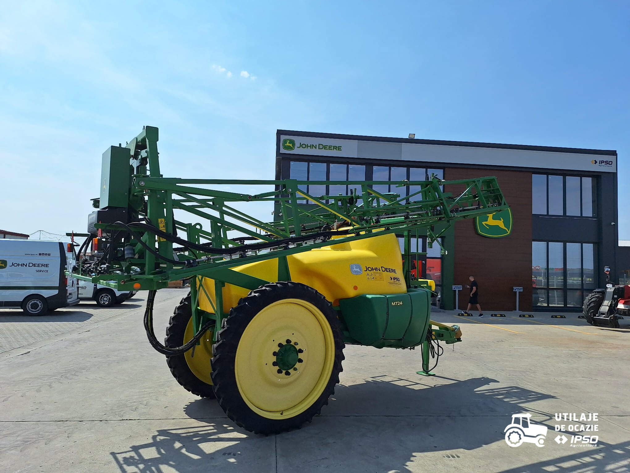 Sprayer tractat John Deere M724