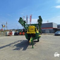 Sprayer tractat John Deere M724 6