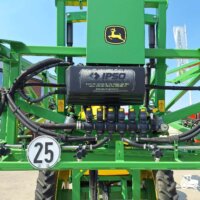 Sprayer tractat John Deere M724 9