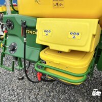 Sprayer tractat John Deere M740 11