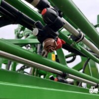 Sprayer tractat John Deere M740 13