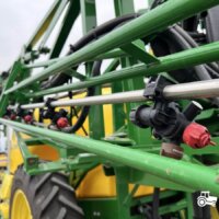 Sprayer tractat John Deere M740 14