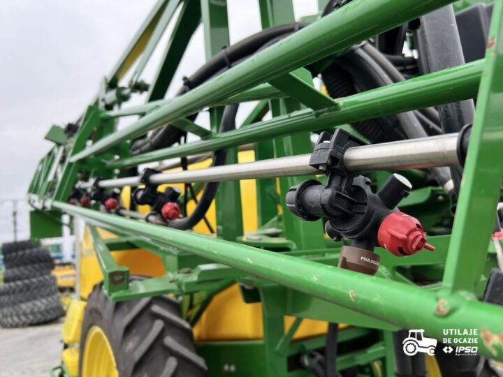 Sprayer tractat John Deere M740 14