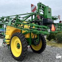 Sprayer tractat John Deere M740 2