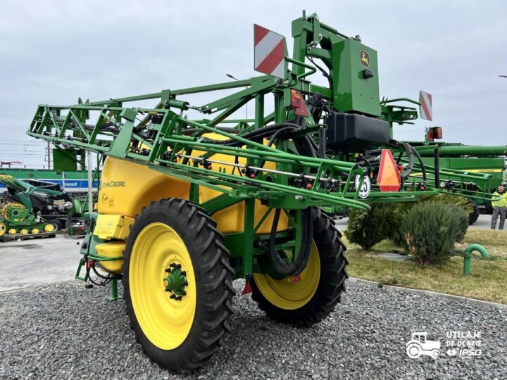 Sprayer tractat John Deere M740 2