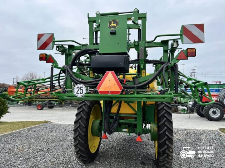 Sprayer tractat John Deere M740 3