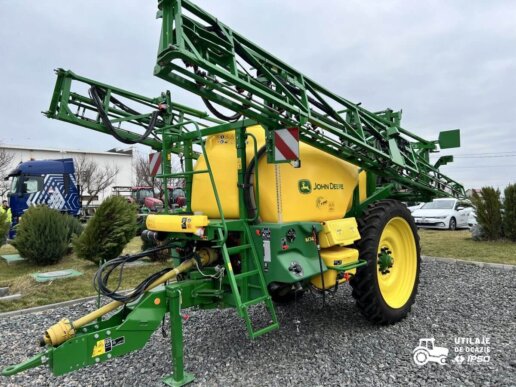 Sprayer tractat John Deere M740