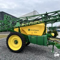 Sprayer tractat John Deere M740 6