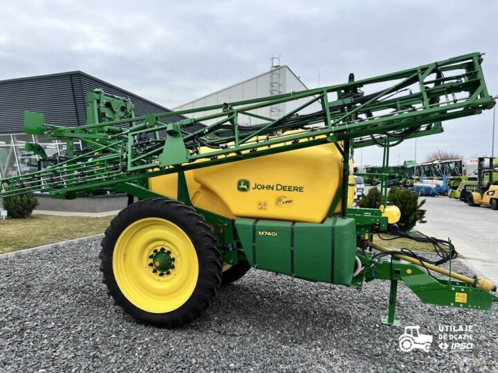 Sprayer tractat John Deere M740 6