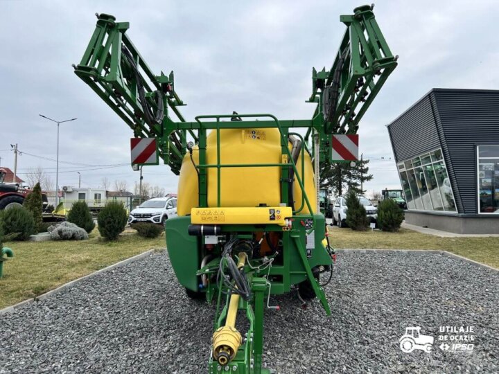 Sprayer tractat John Deere M740 8