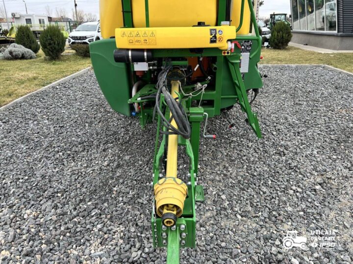 Sprayer tractat John Deere M740 9